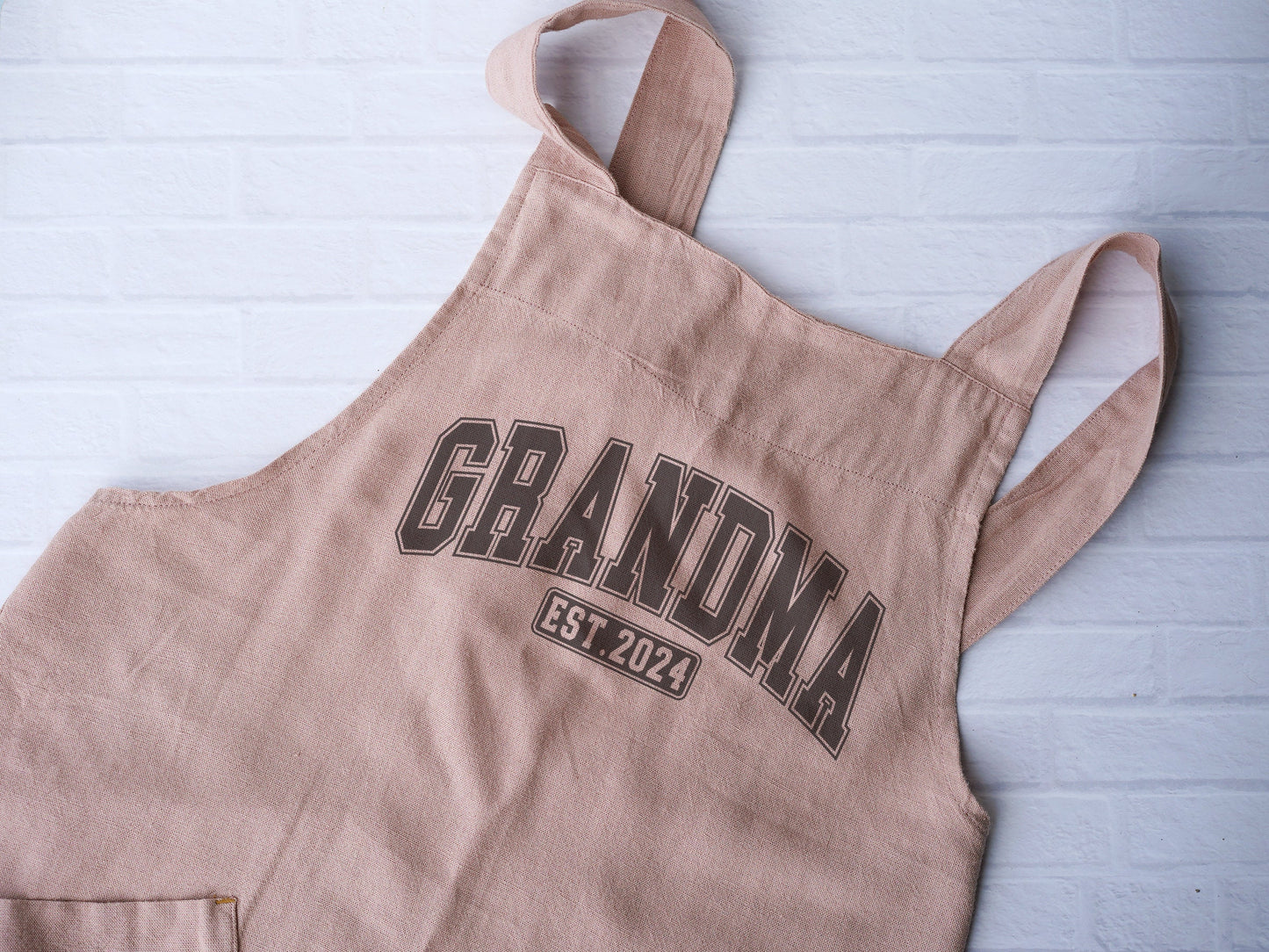 personalized mothers day gift for her apron linen new grandma gift pregnancy announcement mother's day gift unique 2024 mom grandmother nana gigi abuela gifts idea ideas wife her custom mother's day gift for mom special shirt names from kids