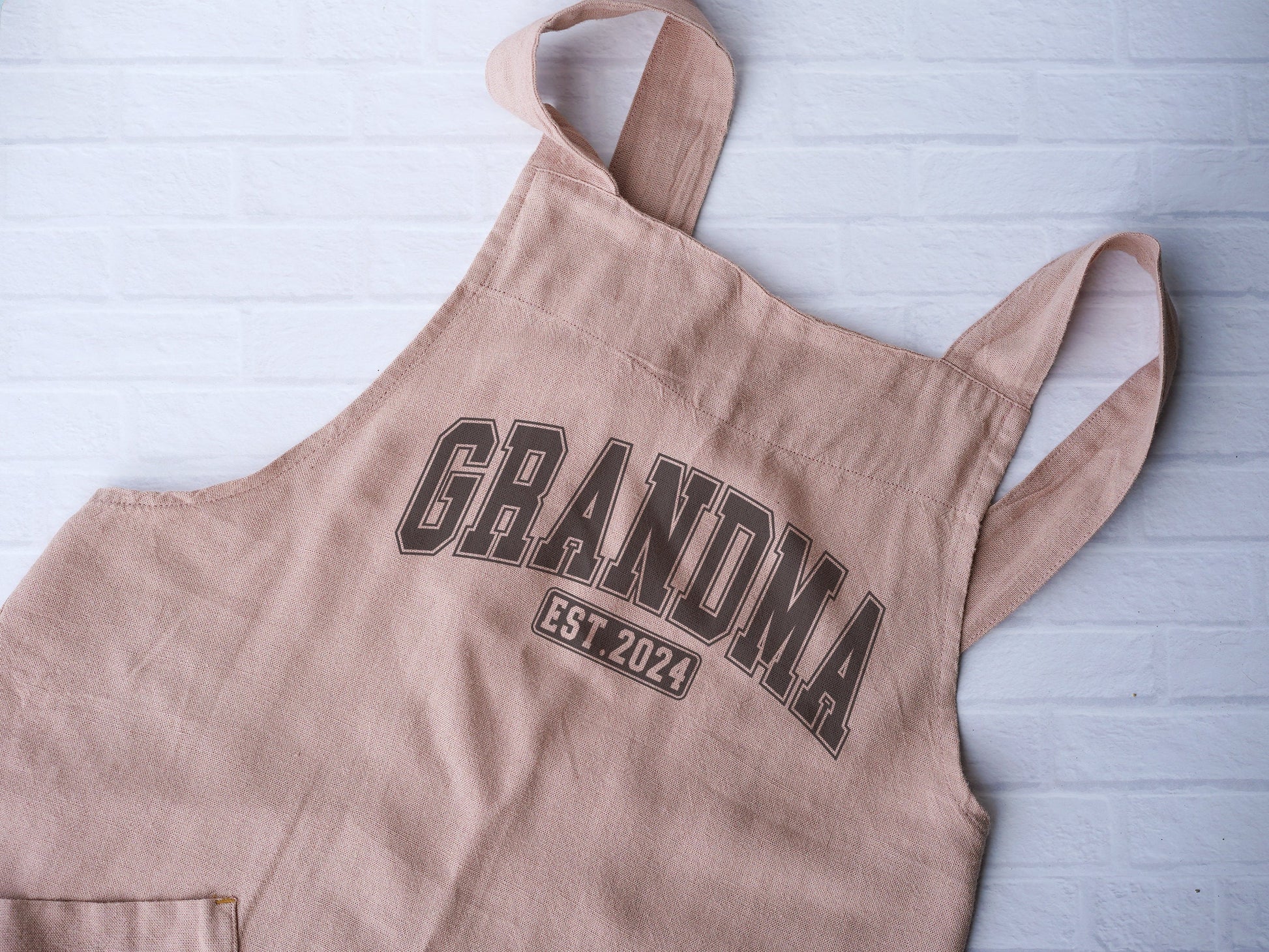 personalized mothers day gift for her apron linen new grandma gift pregnancy announcement mother's day gift unique 2024 mom grandmother nana gigi abuela gifts idea ideas wife her custom mother's day gift for mom special shirt names from kids