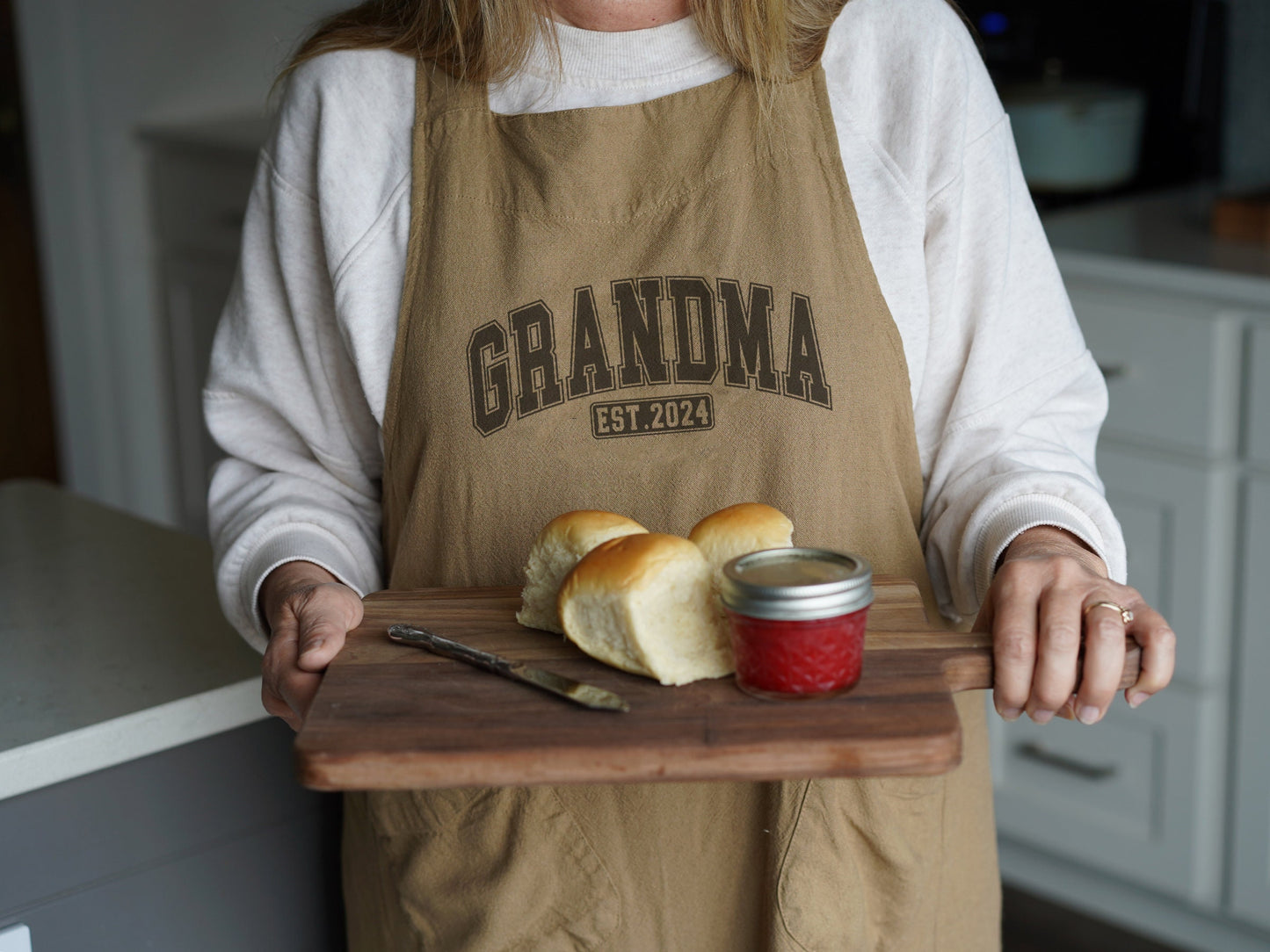personalized mothers day gift for her apron linen new grandma gift pregnancy announcement mother's day gift unique 2024 mom grandmother nana gigi abuela gifts idea ideas wife her custom mother's day gift for mom special shirt names from kids